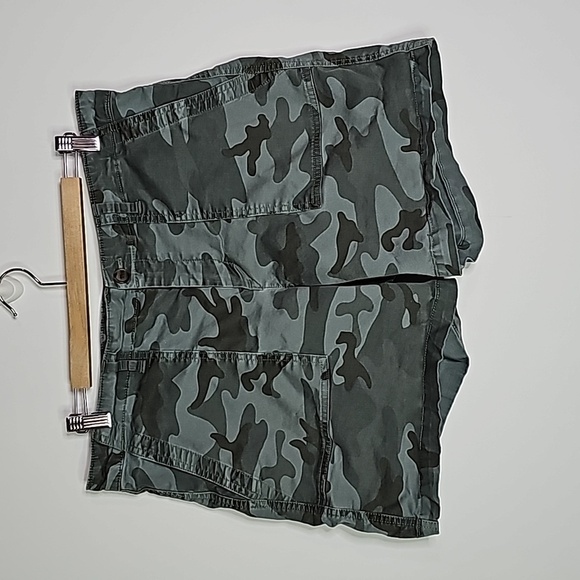 Gap size 14 girlfriend khaki shorts - Picture 1 of 7